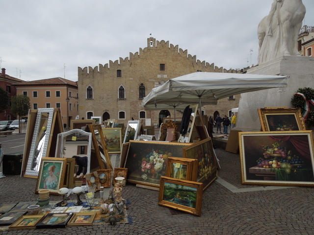 Mercatino dell’antiquariato e modernariato