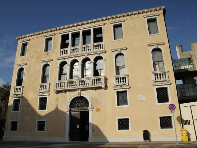 Riapre la Biblioteca Civica N. Bettoni 